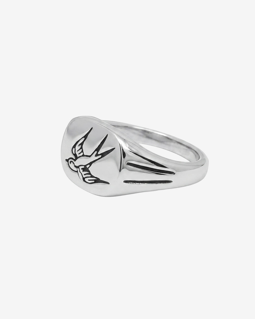 Silver ring with a flying swallow engraved on a rounded top